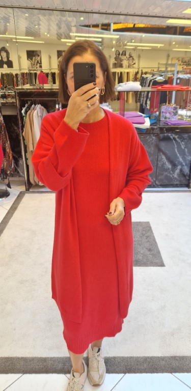 Rode jurk met cardigan
